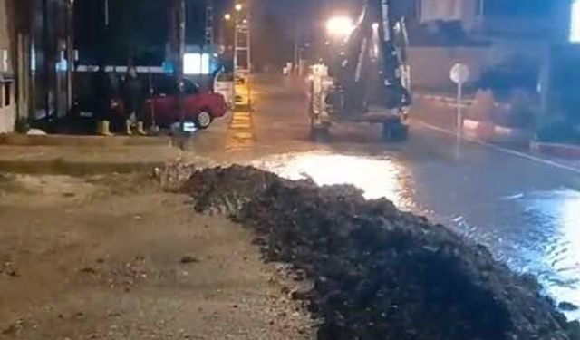 Böcekli’de Yağış Alarmı Belediye Ekipleri Seferber Oldu