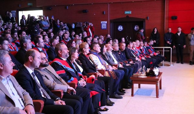 Burdur MAKÜ'nün 20. yılında biniş giyme ve akademik performans ödül töreni düzenlendi