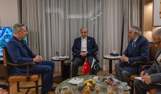 Dışişleri Bakanı Fidan, Pakistan Başbakanı Şerif ile Antalya'da görüştü