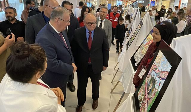 Erdemli'de 23 Nisan Ulusal Egemenlik ve Çocuk Bayramı dolayısıyla resim sergisi açıldı