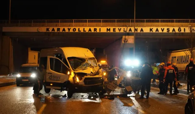 Erzurum’da Yol Buzlandı, 3 Araç Kazaya Karıştı