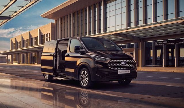 Ford Tourneo Custom'ın yeni 9+1 seçeneği müşterilerle buluşacak