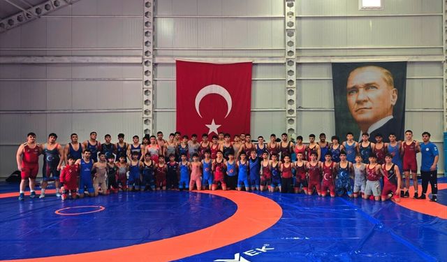 Genç milli güreşçiler, Zafer Kupası ve Şampiyonlar Turnuvası'na Antalya'da hazırlanıyor