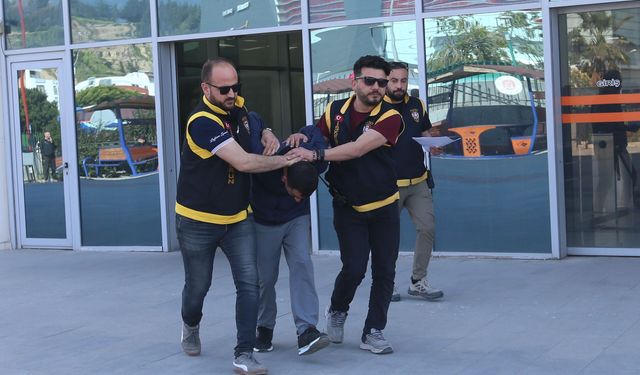 GÜNCELLEME 2 - Hatay'da satırla 3 kişiyi yaralayan zanlı tutuklandı