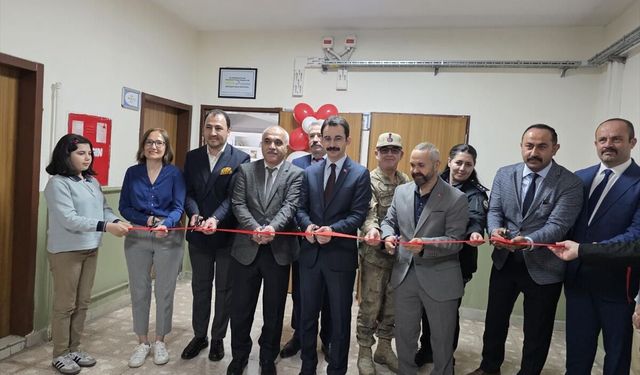 Hatay'da hayırseverlerin yaptırdığı kütüphane törenle açıldı