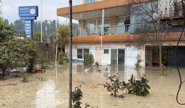 Kadirli’de Öğretmenevini Sel Vurdu