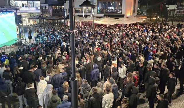 Kosova’da Tarihi Gece: Priştine’de Stadyum, Prizren’de Meydan Doldu