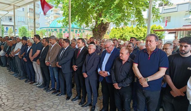 Kumluca Belediye Başkanı Avcıoğlu'nun annesi son yolculuğuna uğurlandı