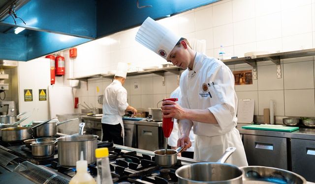 Özyeğin Üniversitesi Mükemmellik Merkezi'nde Uluslararası Genç Aşçı Yarışması düzenlendi