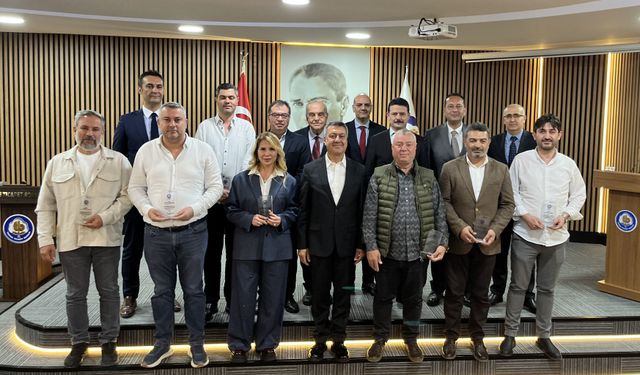 Tarsus Ticaret Borsasından en fazla tescil ücreti ödeyen üyelere plaket