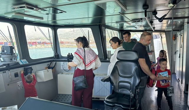 TCG Karpaz ve TCSG Yaşam gemileri Hatay'da ziyarete açıldı