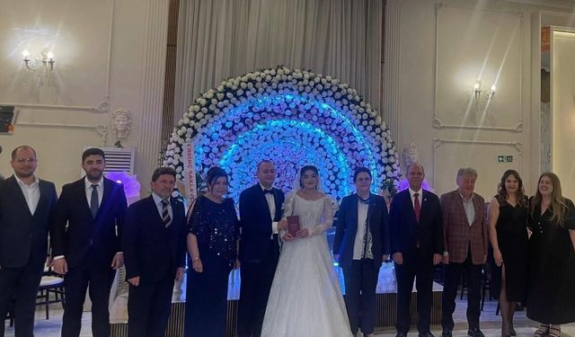 AK Partili  Durmuşoğlu'ndan Genç Çifte Mesaj
