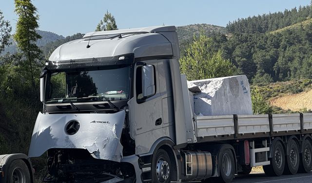 Antalya-Isparta kara yolundaki kazada 2 kişi hayatını kaybetti