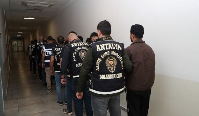Antalya merkezli dolandırıcılık operasyonunda gözaltına alınan şüphelilerden 14'ü tutuklandı