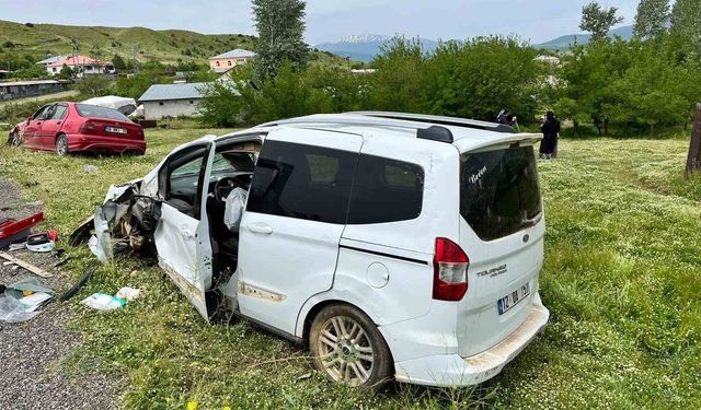 Bingöl’de İki Araç Çarpıştı 2 Yaralı