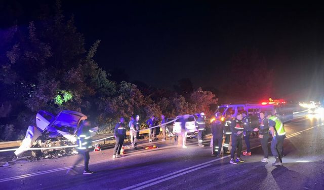 Burdur'da 4 aracın karıştığı kazada 4 kişi öldü, 11 kişi yaralandı
