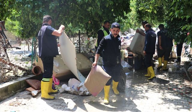 Hatay'da sağanaktan etkilenen alanlarda temizlik ve onarım çalışmaları yapılıyor