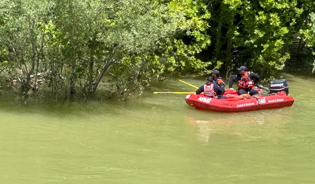 Kahramanmaraş'ta nehirde kaybolan kişiyi arama çalışmaları sürüyor