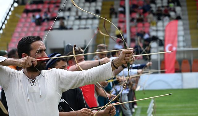 Osmaniye'de 'Geleneksel Türk Okçuluğu Yarışması' düzenlendi