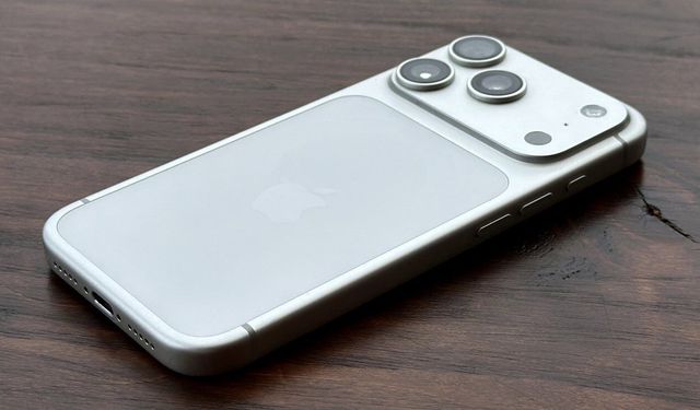 iPhone 18 Pro’da Titanyum Dönemi Bitiyor Mu?