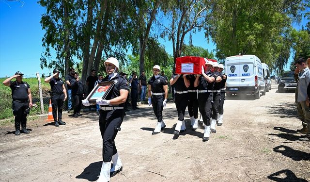 Trafik kazasında şehit olan polis memurunun cenazesi Adana'da defnedildi