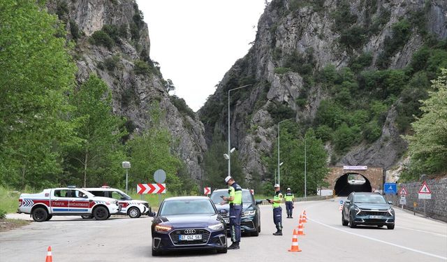Yılda 14 milyon aracın geçtiği Isparta-Antalya kara yolunda tedbirler üst seviyede