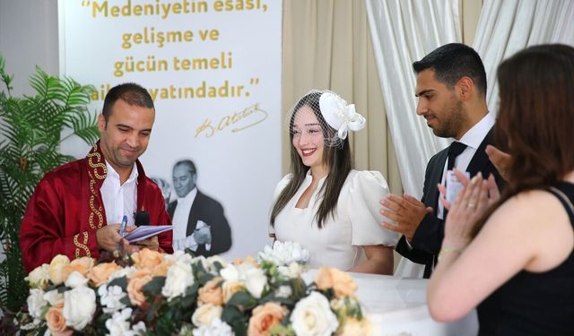 Adana ve Mersin'de nikah daireleri '06.06.2026'da evlenmek isteyenleri ağırladı