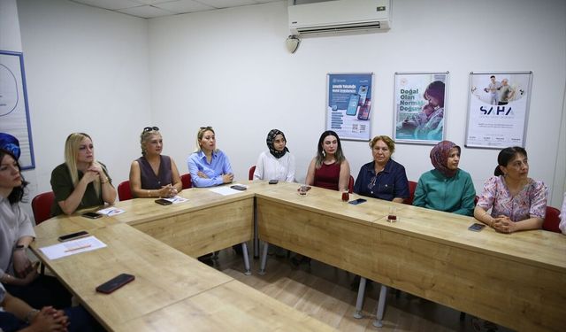 Adana'da kadın muhtarlara 'Her Gebeye Bir Ebe' uygulaması anlatıldı