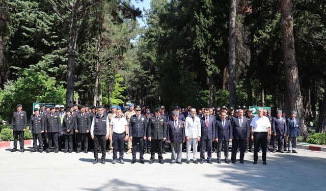 Burdur'da jandarmanın kuruluş yıl dönümü dolayısıyla şehitlik ziyareti gerçekleştirildi