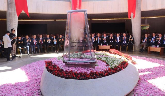 Dokuzuncu Cumhurbaşkanı Süleyman Demirel mezarı başında anıldı