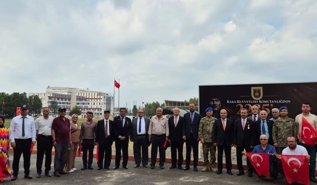 Gazi Durmuş Öksüz ve Yönetiminden Kara Kuvvetleri Kutlamasına Ziyaret
