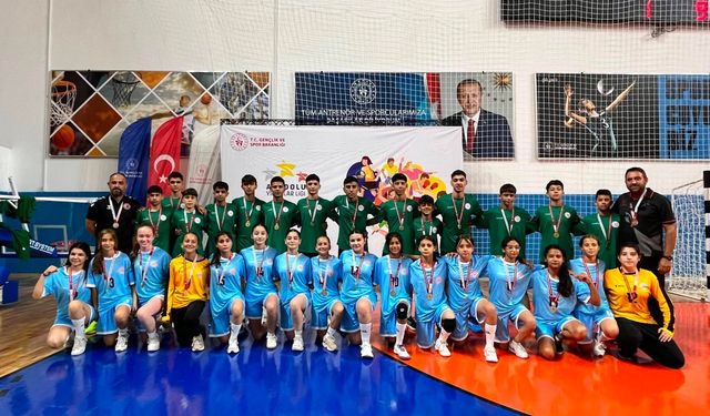 Osmaniye'nin Hentbol Takımları Namağlup Yarı Finale Yükseldi