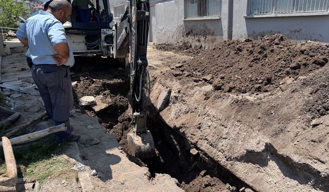 Isparta'da göçük altında kalan işçi yaralandı