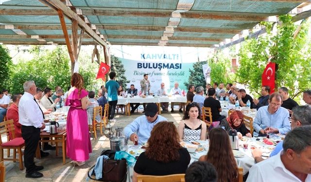 İzmir'de Kahramanmaraşlılar kahvaltı programında bir araya geldi
