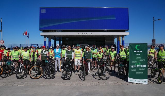 İzmir'de Yeşilay'ın organizasyonunda sağlıklı yaşam için pedal çevrildi