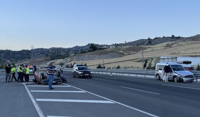 Kahramanmaraş'ta devrilen otomobilde 4 kişi yaralandı
