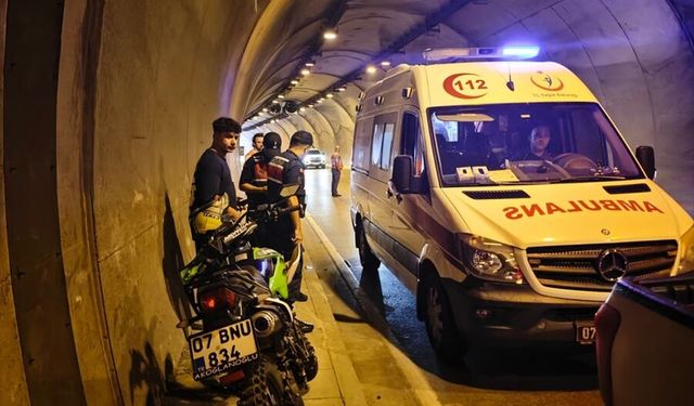 Kemer'de tüneldeki duvara çarpan motosikletin sürücüsü yaralandı