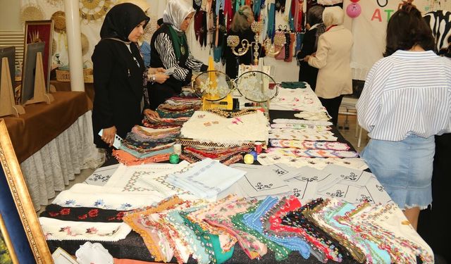 Kırıkhan'da Halk Eğitim Merkezi yıl sonu sergisi açıldı