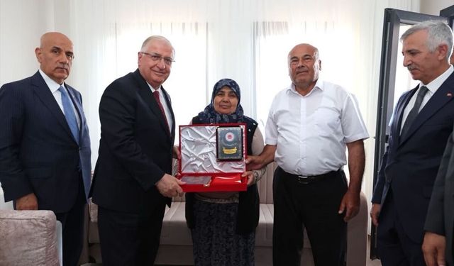 Milli Savunma Bakanı Güler, Kahramanmaraş'ta şehit ailesini ziyaret etti