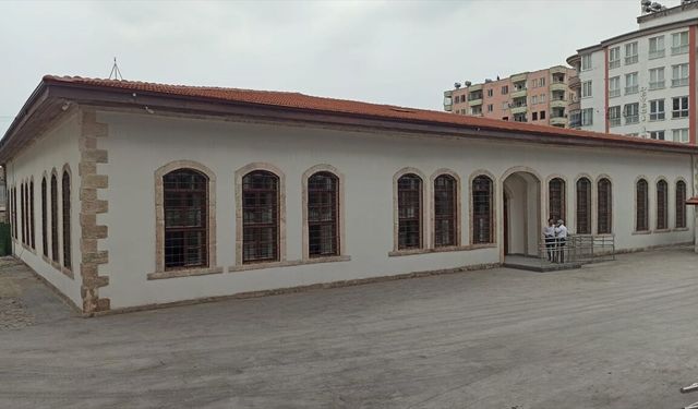 Osmaniye'de depremlerde hasar alan tarihi okulun restorasyonu tamamlandı