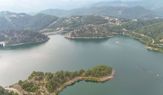 Sığla ormanlarıyla çevrili Karacaören baraj gölleri ziyaretçilerini büyülüyor