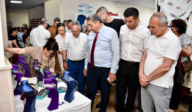 Silifke Halk Eğitimi Merkezinin yıl sonu sergisi açıldı