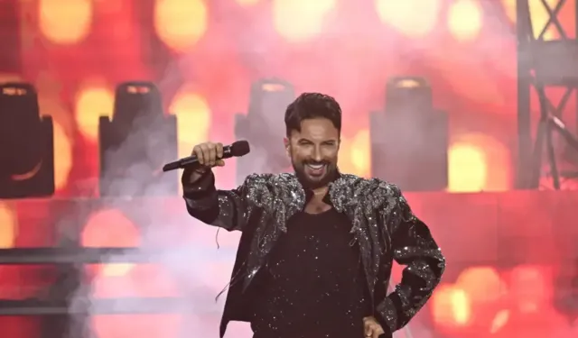 Tarkan'dan Konserde Dikkat Çeken Hareket