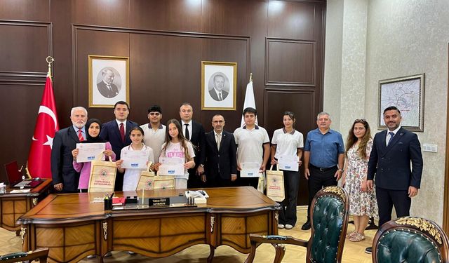Toprakkale’de Eğitim Başarısına MEBİ Ödülü