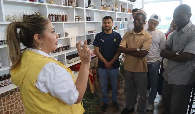 Türkiye'de eğitim gören yabancı öğrencilere Burdur'daki susuz tarım projesi tanıtıldı