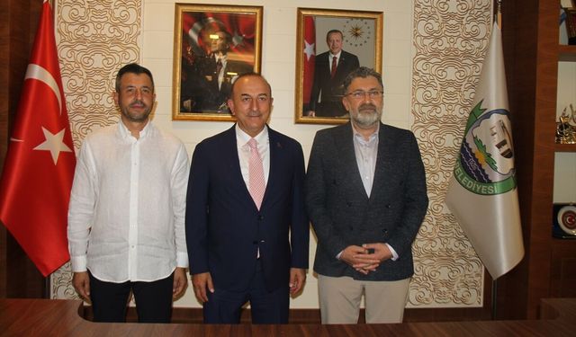 AK Parti Antalya Milletvekili Çavuşoğlu, Serik Belediyesini ziyaret etti