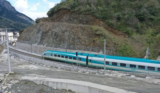 Ankara-İstanbul YHT'de Yeni Dönem! Seyahat Süresi 4 Saatin Altına İniyor