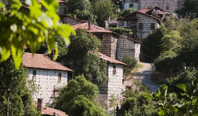Antalya İbradı’da Tarihi Düğmeli Evler İlgi Görüyor