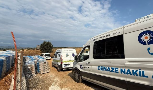 Antalya'da inşaatta başına beton blok parçası düşen işçi hayatını kaybetti