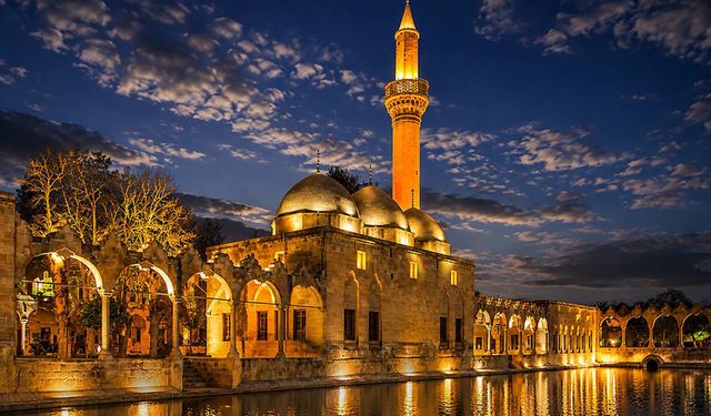 Balıklıgöl Şanlıurfa’nın Tarih ve İnanç Merkezi Oldu
